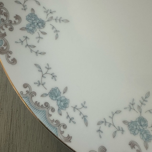 Imperial China W Dalton Seville
Platter Blue White Grey
Gold Trim Floral - Picture 2 of 3
